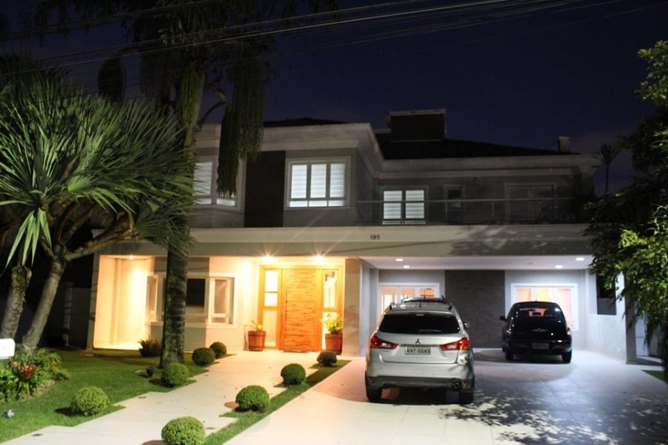 MARAVILHOSA RESIDENCIA NO TAMBORÉ 3