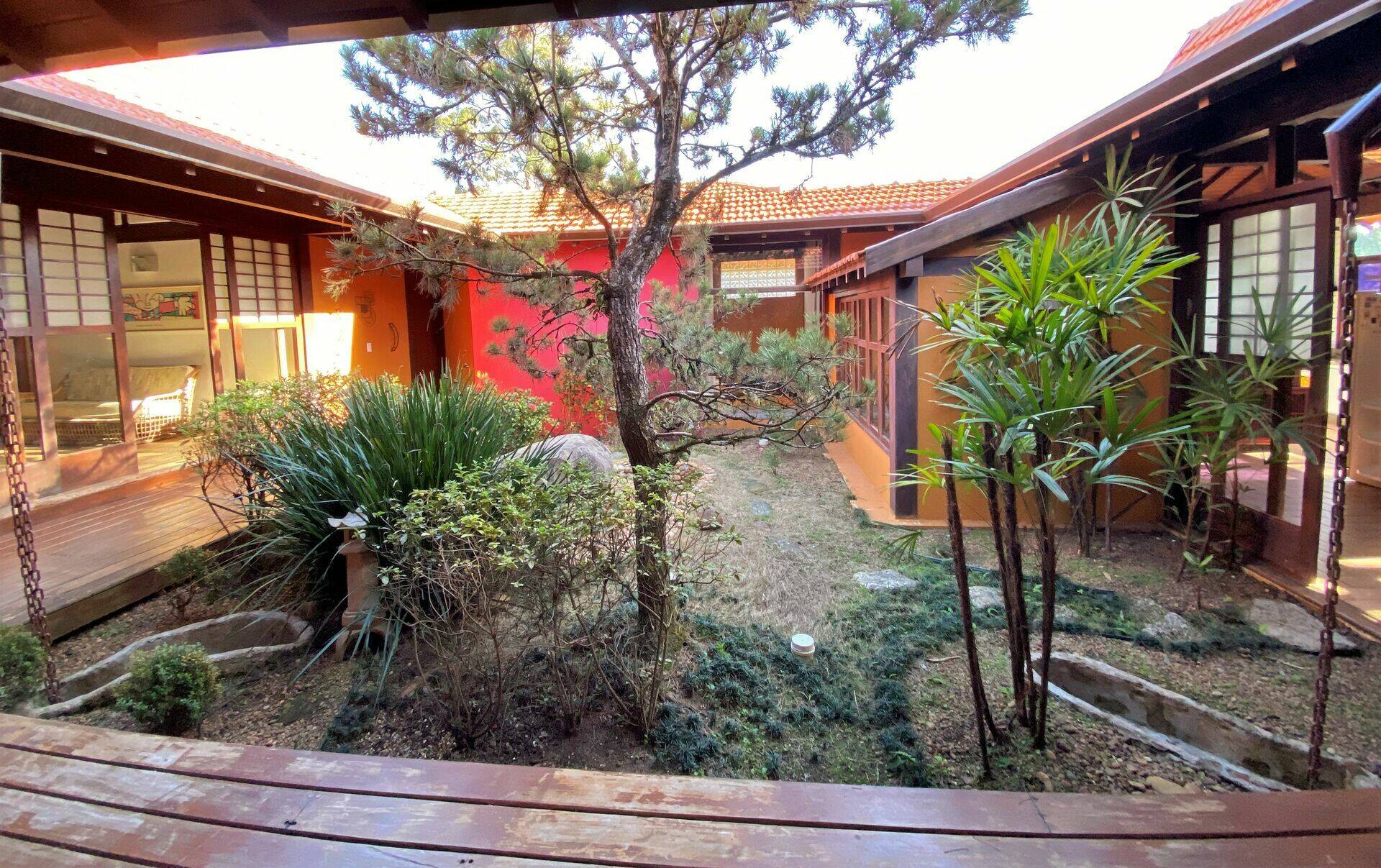 Casa de Condomínio à venda e aluguel com 4 quartos, 500m² - Foto 1