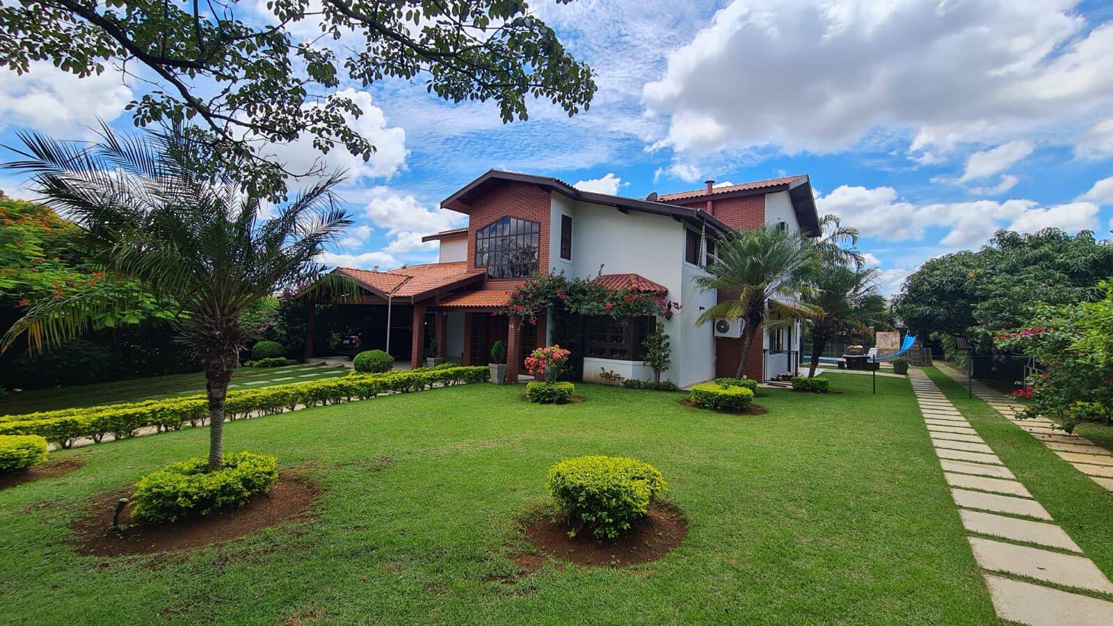 Casa à venda com 4 quartos, 500m² - Foto 2