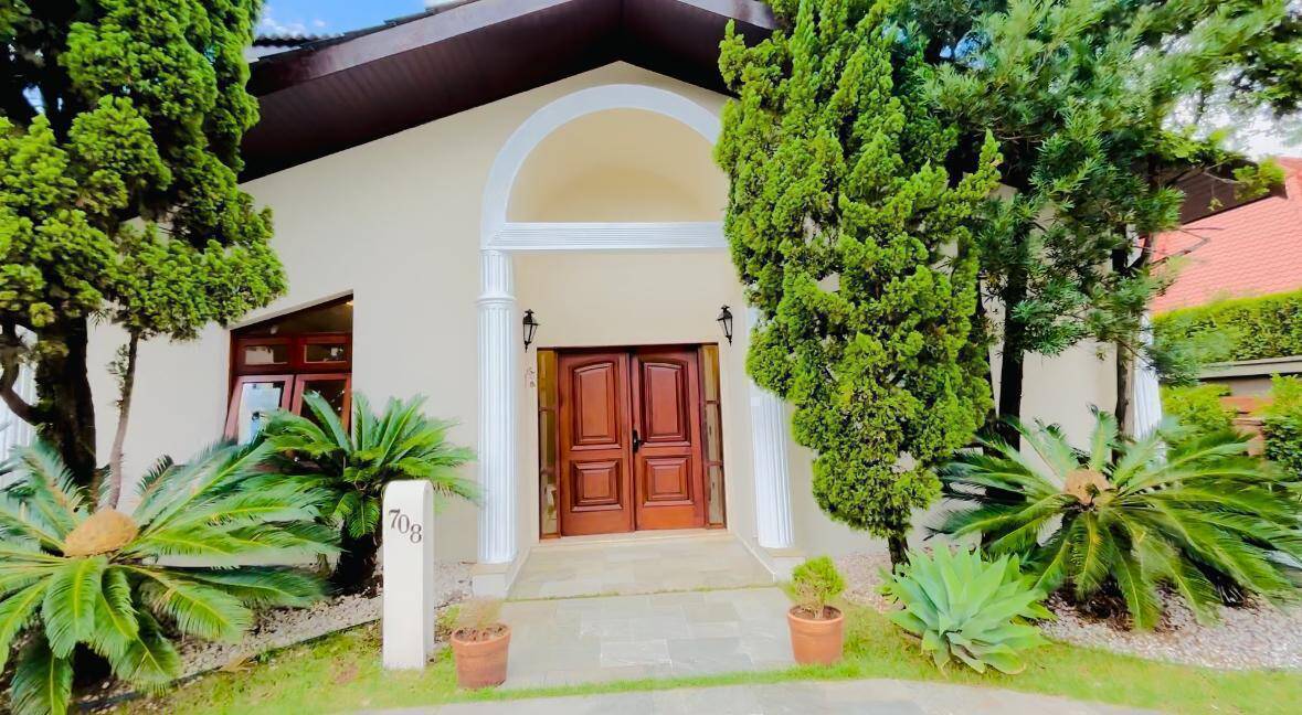 Casa à venda e aluguel com 4 quartos, 520m² - Foto 1