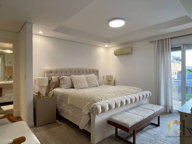 Casa para Venda em Santana de Parnaíba - 5