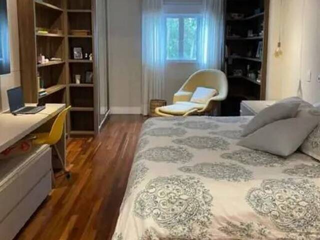 Casa para Venda em Santana de Parnaíba - 5