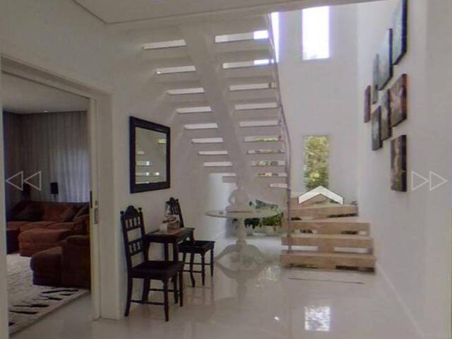 Casa para Venda em Santana de Parnaíba - 5