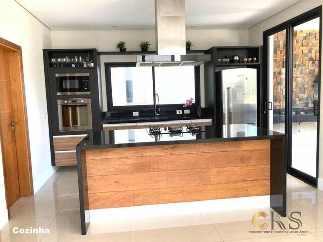 Casa para Venda em Santana de Parnaíba - 3