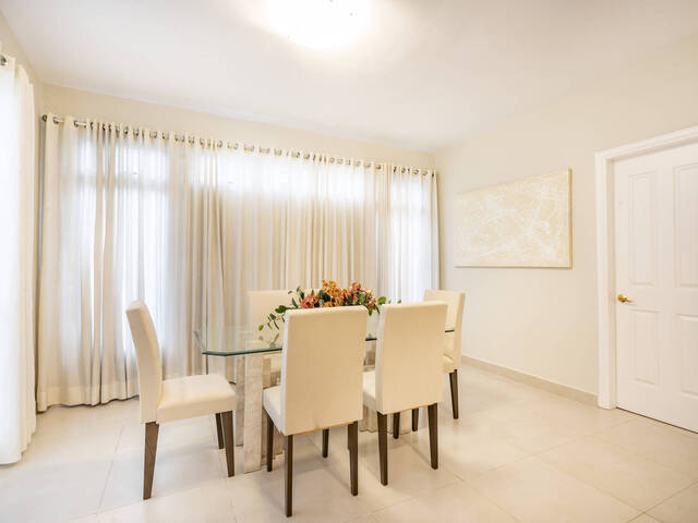 #1796 - Casa para Venda em Santana de Parnaíba - SP