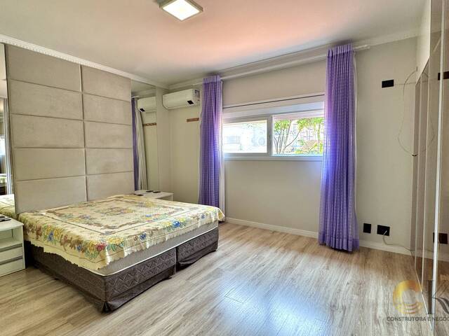 Casa para Venda em Santana de Parnaíba - 5