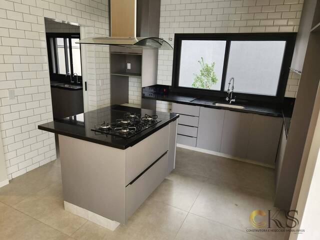 Casa para Venda em Santana de Parnaíba - 4