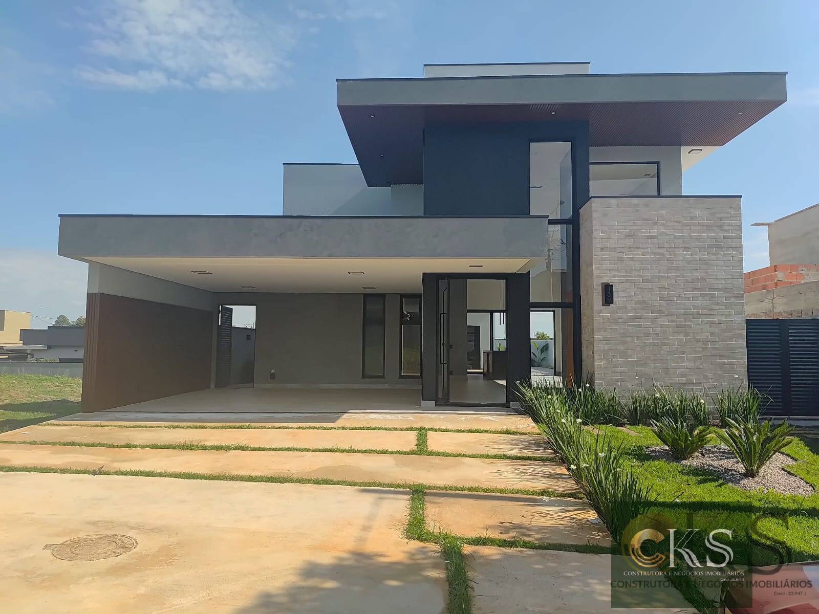 Casa, 3 quartos, 202 m² - Foto 1